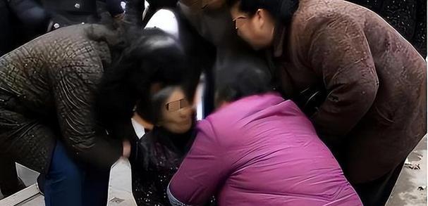 《最强蜗牛毒龙裁决》值得氪吗？（一款集卡牌与策略于一体的游戏）