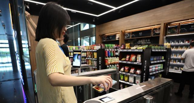 玩转苏宁无人店（领略未来零售新潮流，打造专属购物体验！）